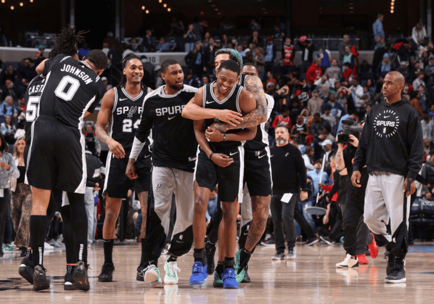 九游-赛前体能课后，圣安东尼奥马刺篮板制胜备战NBA季后赛，赛场秩序良好，赛程密集仍需轮换的简单介绍